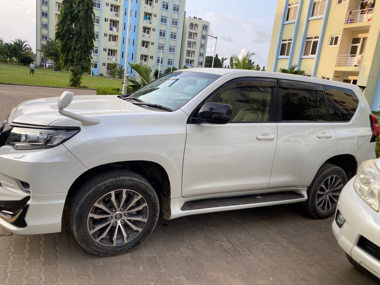 Toyota Land Cruiser Prado White